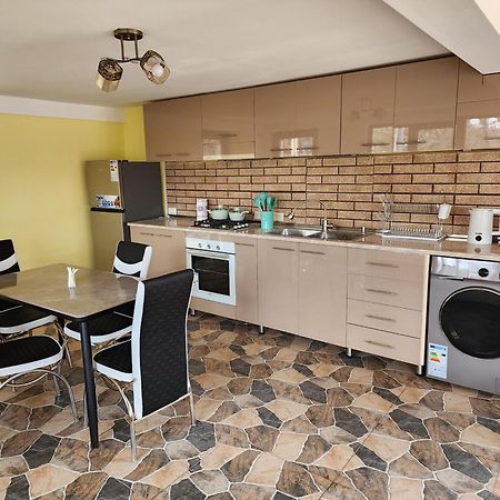 Lilia Guesthouse Сигнахи Экстерьер фото