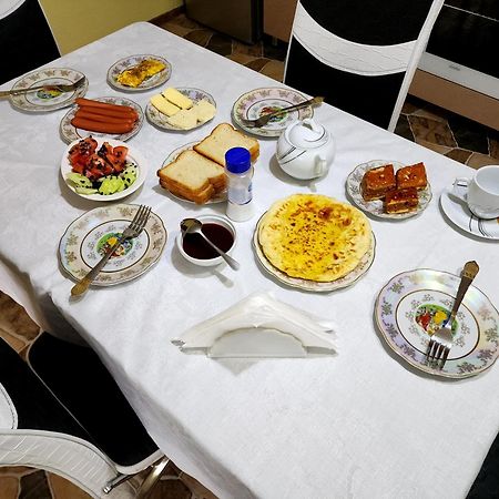 Lilia Guesthouse Сигнахи Экстерьер фото